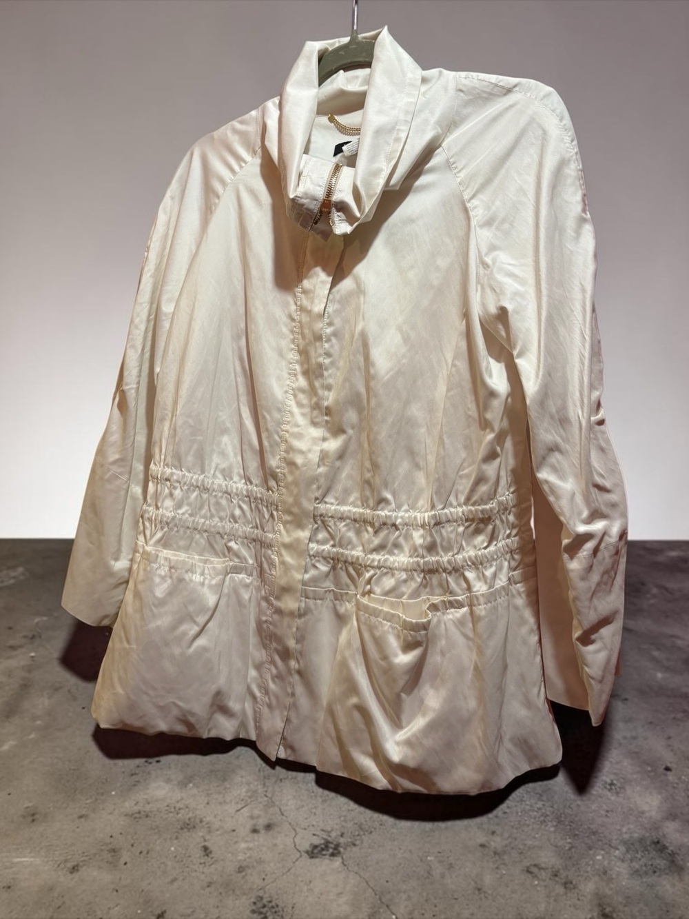 Lida Baday ivory silk blend zip front designer light jacket gold chain collar 4